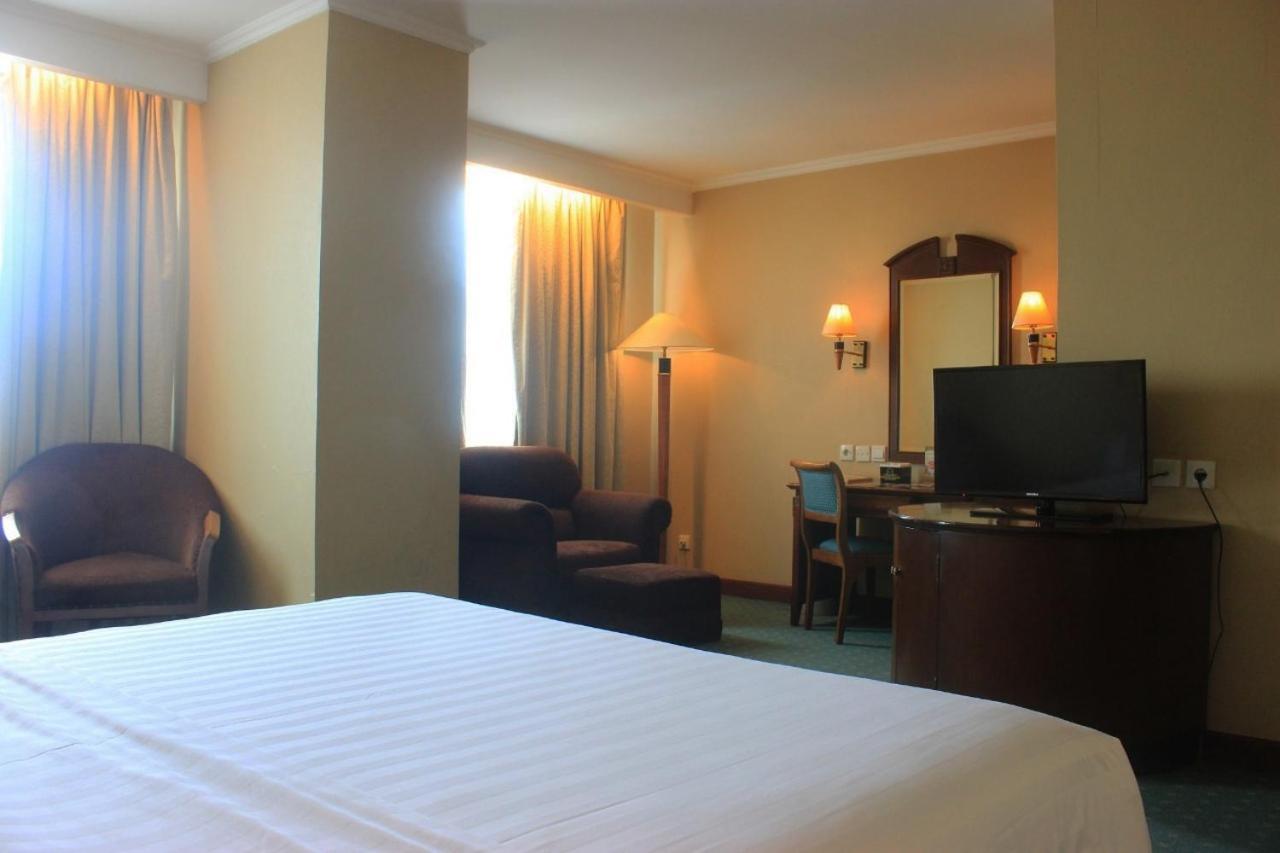 Grand Arkenso Park View Hotel Semarang Buitenkant foto