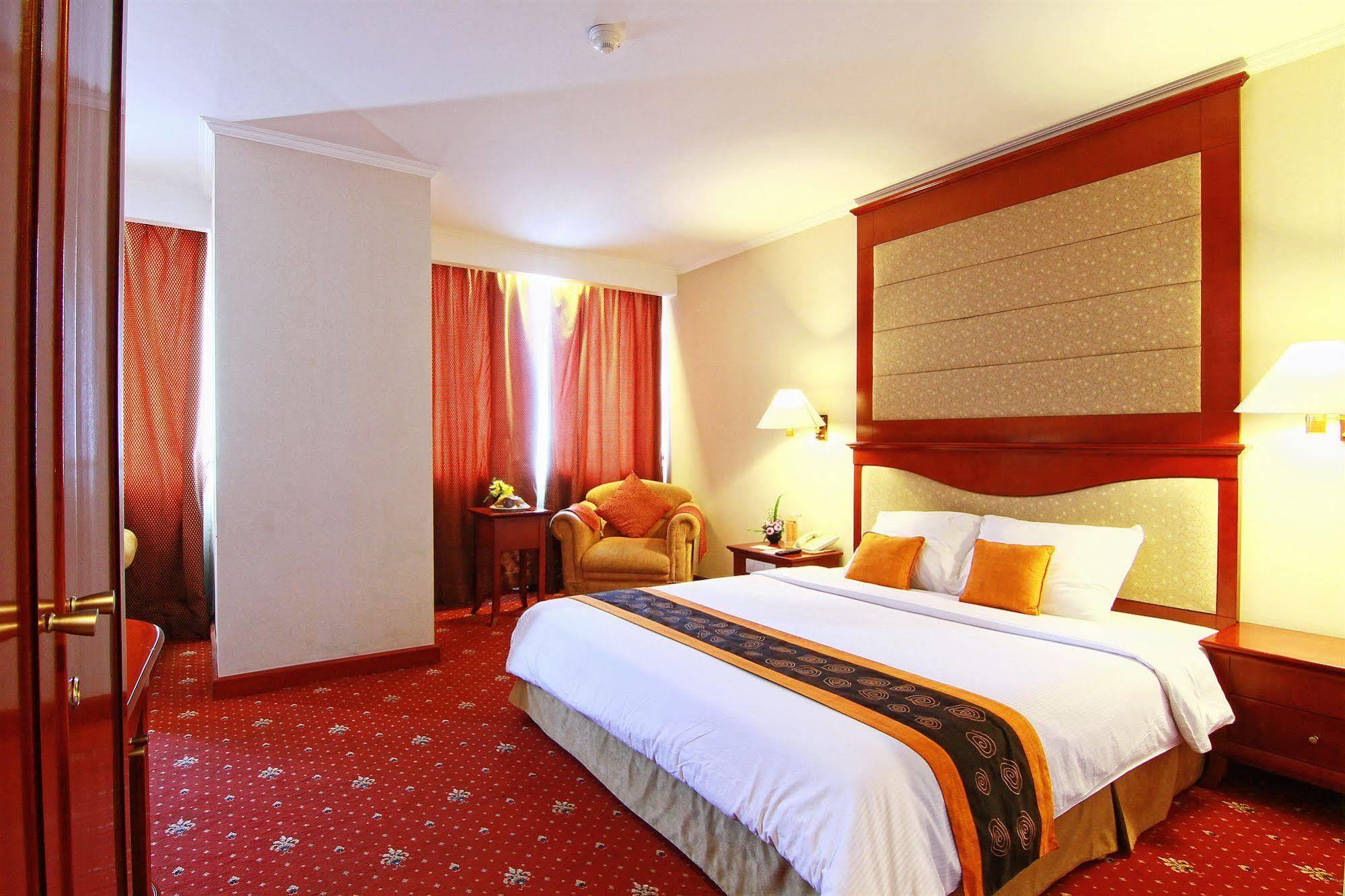 Grand Arkenso Park View Hotel Semarang Buitenkant foto