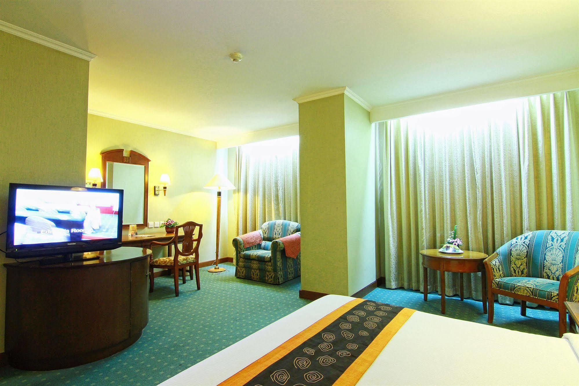 Grand Arkenso Park View Hotel Semarang Buitenkant foto