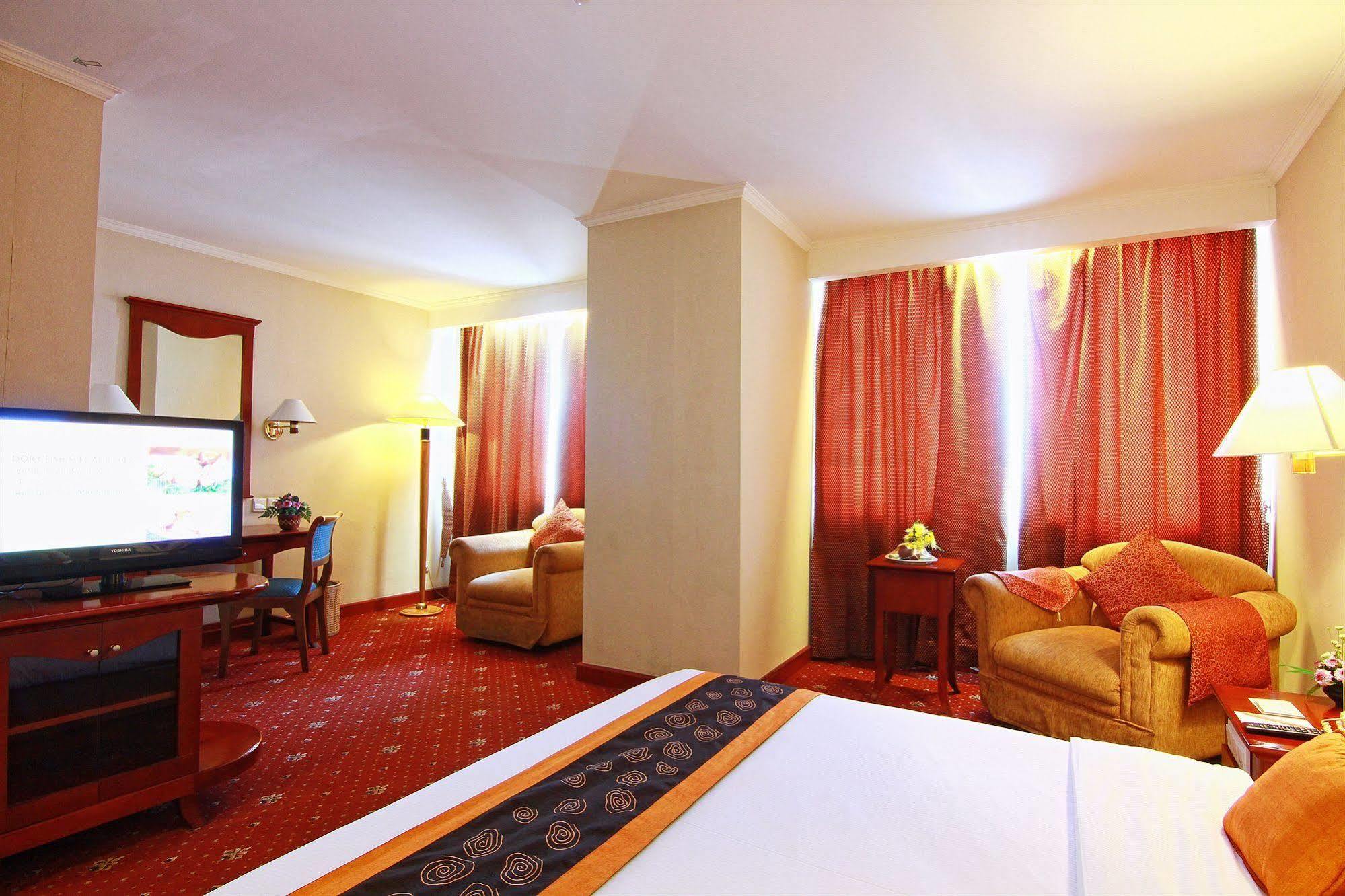 Grand Arkenso Park View Hotel Semarang Buitenkant foto