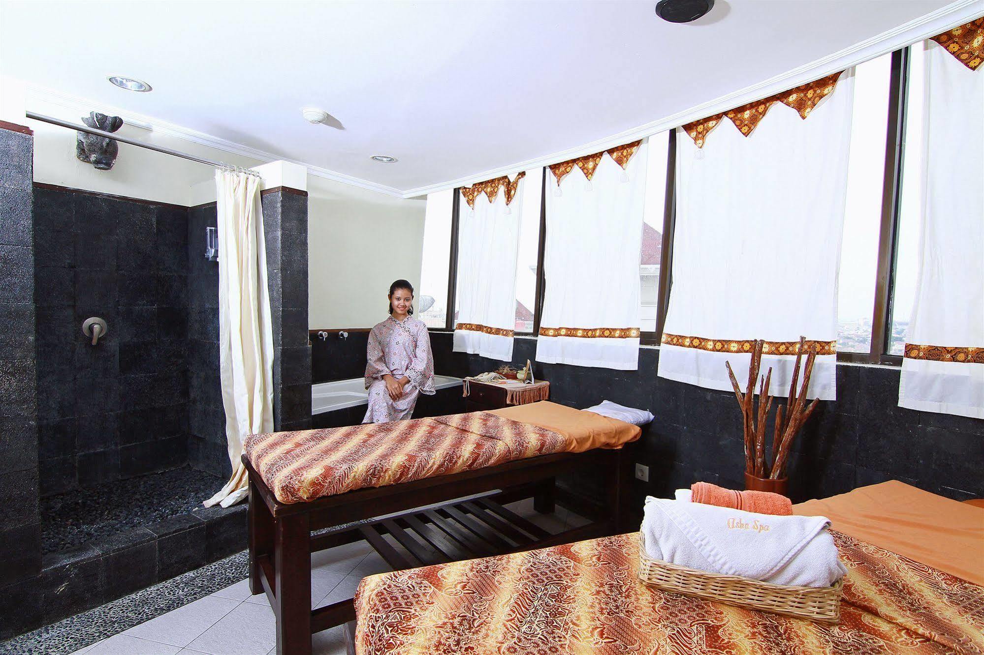 Grand Arkenso Park View Hotel Semarang Buitenkant foto